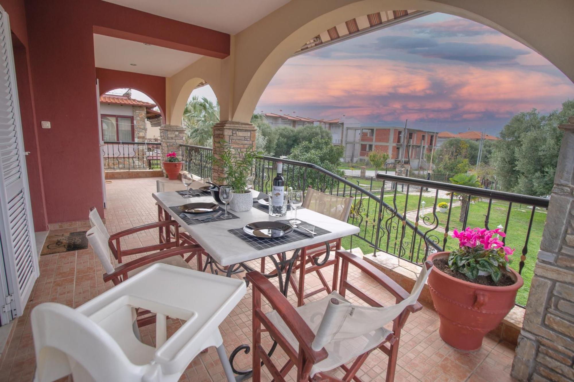 Private 6-Bdrm Villa With Garden 150M To Beach Paradisos Exteriér fotografie