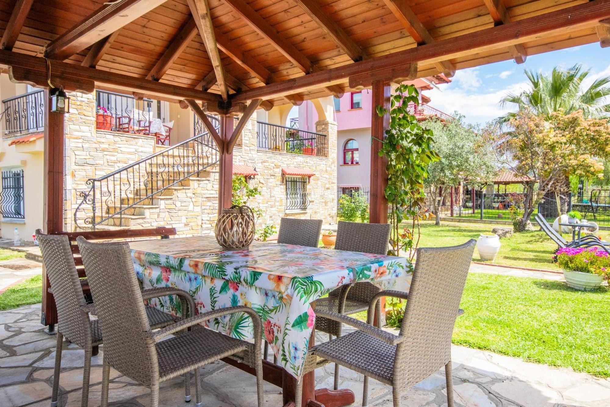 Private 6-Bdrm Villa With Garden 150M To Beach Paradisos Exteriér fotografie